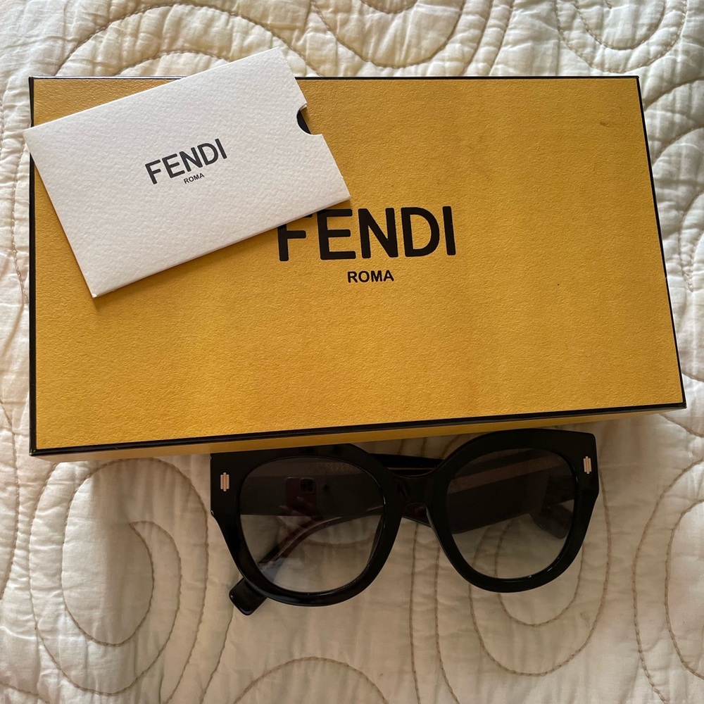 Fendi Elegant Black Sunglasses